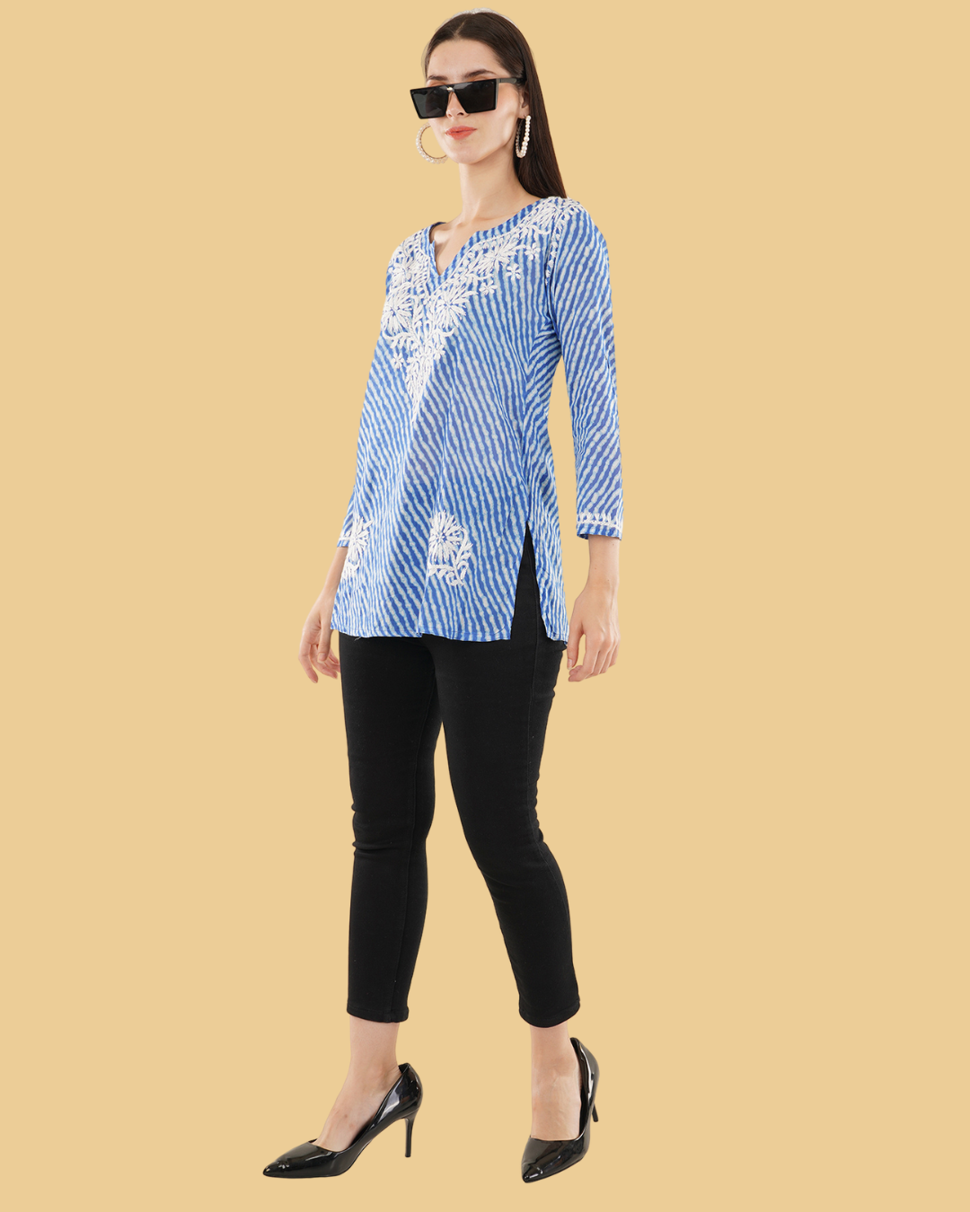 LEHERIYA SHORT CHIKANKARI KURTI