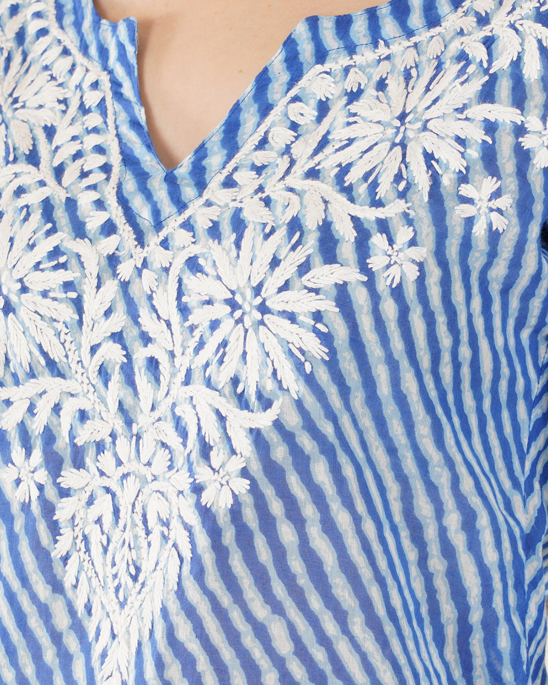 LEHERIYA SHORT CHIKANKARI KURTI