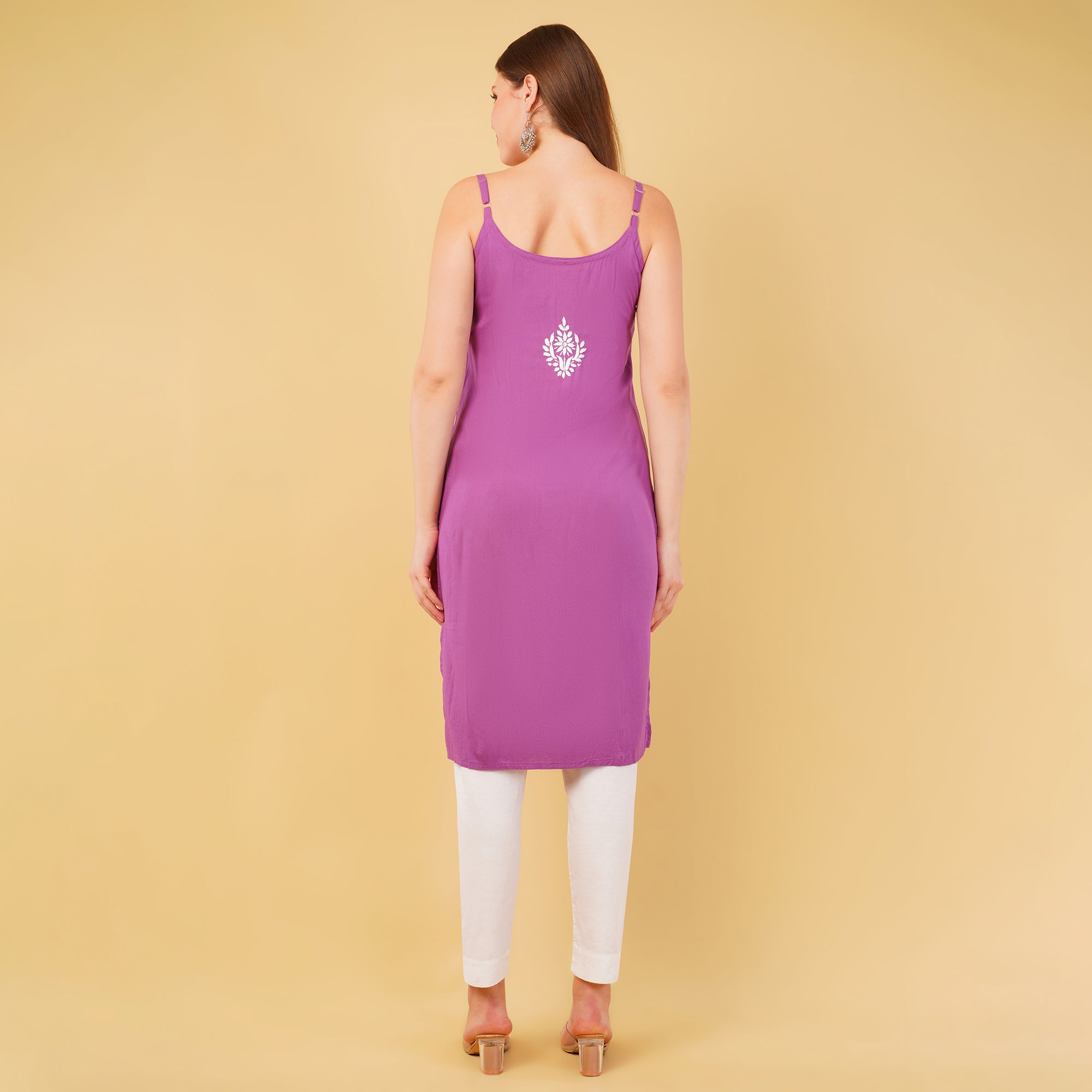 NOODLE STRAP CHIKANAKARI KURTA
