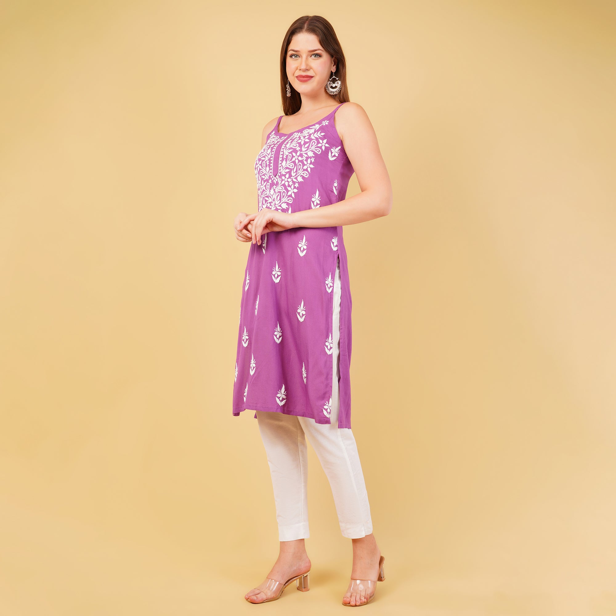 NOODLE STRAP CHIKANAKARI KURTA