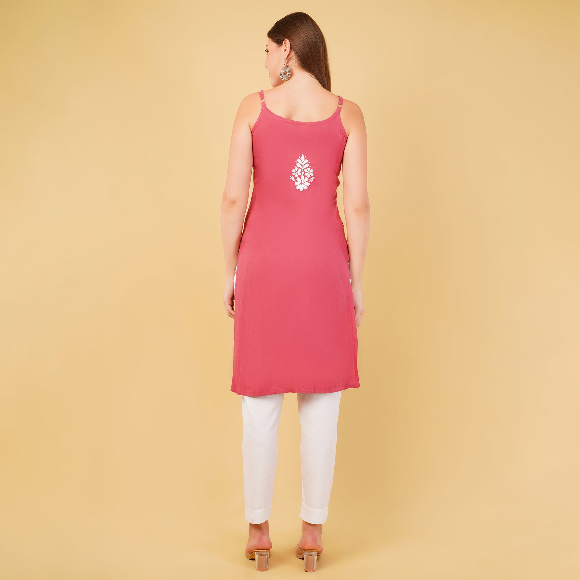 NOODLE STRAP CHIKANAKARI KURTA