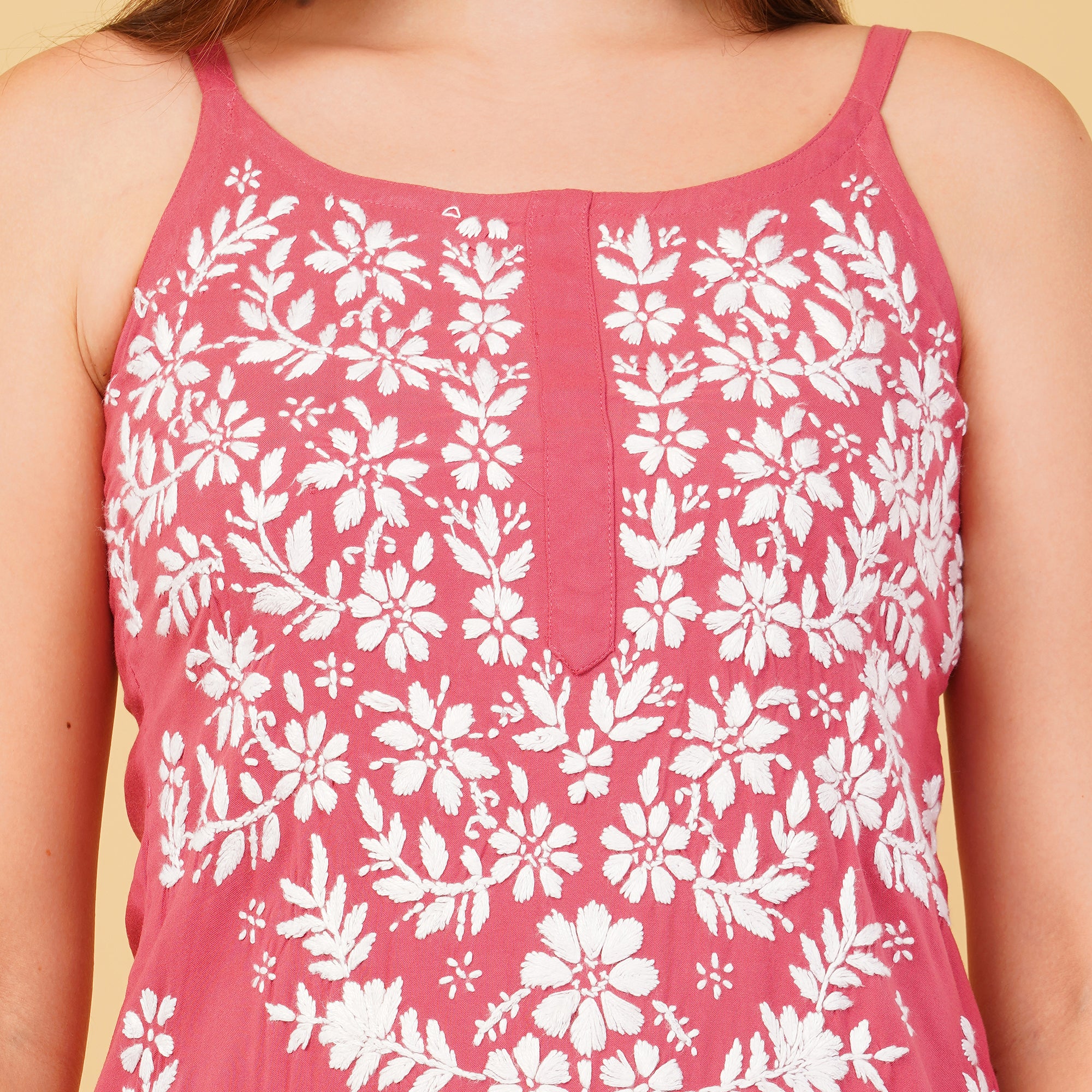 NOODLE STRAP CHIKANAKARI KURTA