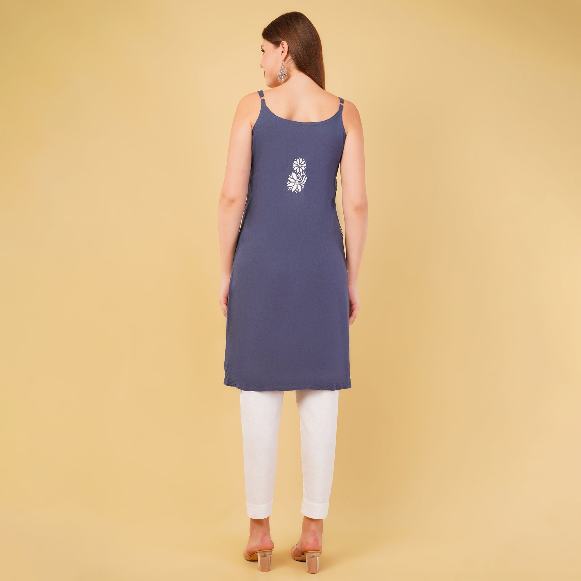 NOODLE STRAP CHIKANAKARI KURTA