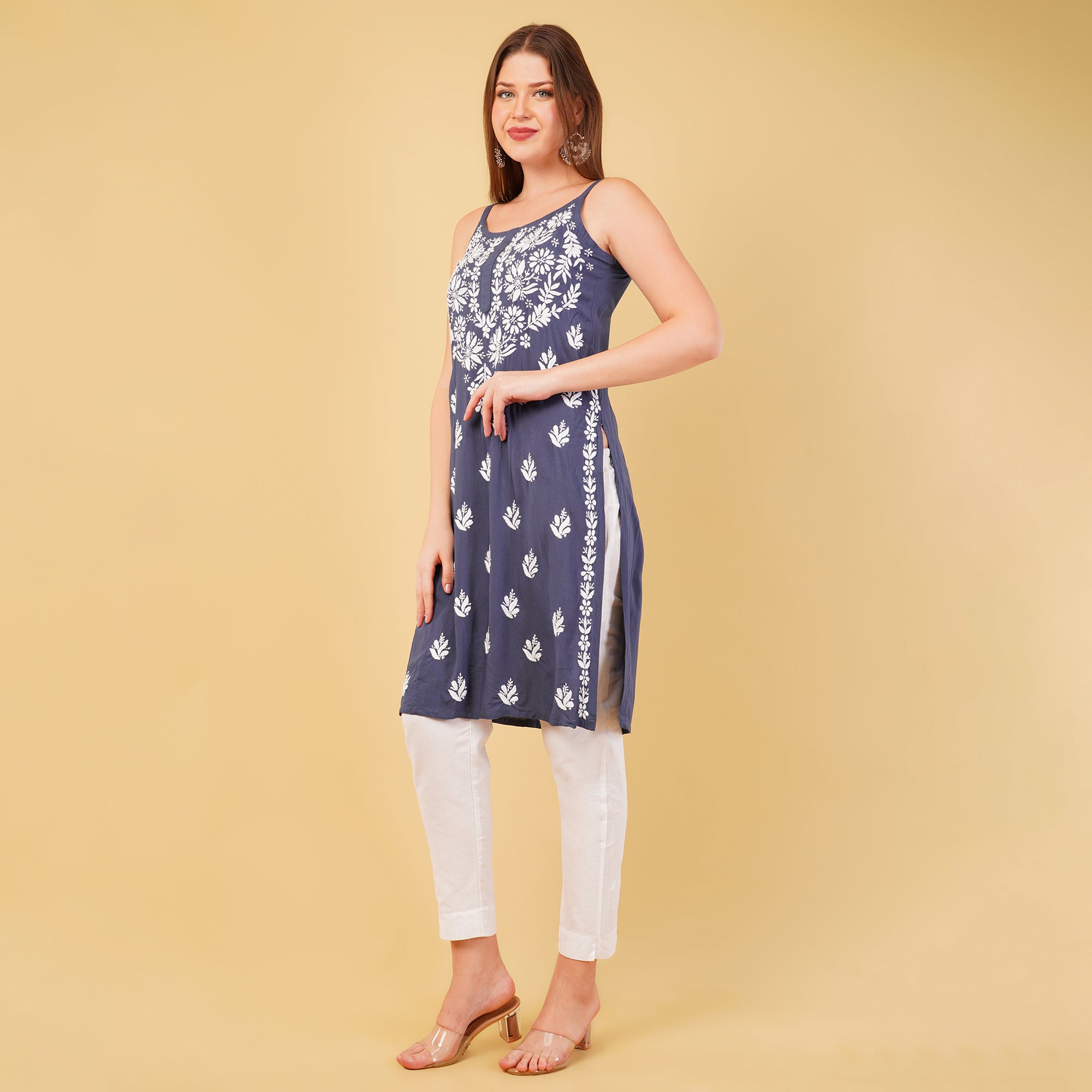 NOODLE STRAP CHIKANAKARI KURTA